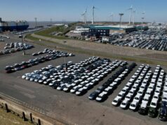 Exportações de automóveis alemãs são duramente atingidas pelas tarifas de Trump, mostra estudo Exportações de automóveis alemãs são duramente atingidas pelas tarifas de Trump, mostra estudo