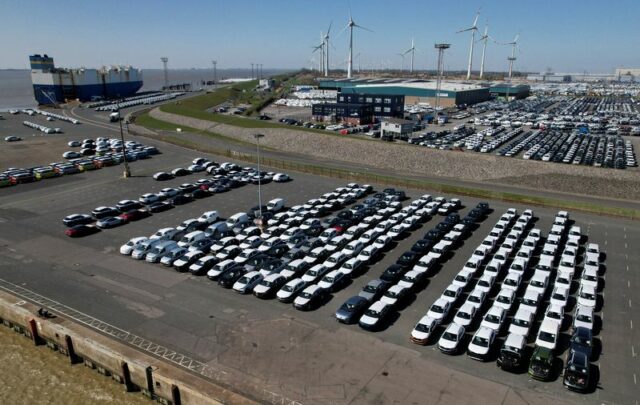 Exportações de automóveis alemãs são duramente atingidas pelas tarifas de Trump, mostra estudo
