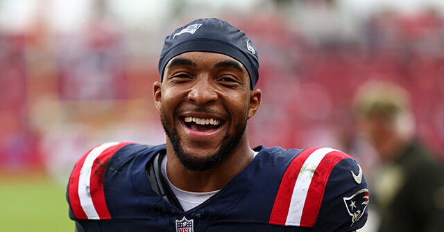 FOTOS - 'Faith Endures': NFL Star destaca cristãos perseguidos no FOTOS - 'Faith Endures': NFL Star destaca cristãos perseguidos no jogo 'My Cause, My Cleats'