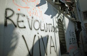 Falsa Primavera: O fim das esperanças revolucionárias da Tunísia? PEQUIM, CHINA - 31 DE MAIO: O presidente tunisiano Kais Saied participa de uma cerimônia de assinatura com o presidente chinês Xi Jinping (não retratado) no Grande Salão do Povo em 31 de maio de 2024 em Pequim, China. (Foto de Tingshu Wang - Piscina/Getty Images)