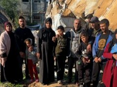 Família palestina ficou desabrigada após casa desabar na Faixa de Gaza atingida pela tempestade Família palestina ficou desabrigada após casa desabar na Faixa de Gaza atingida pela tempestade