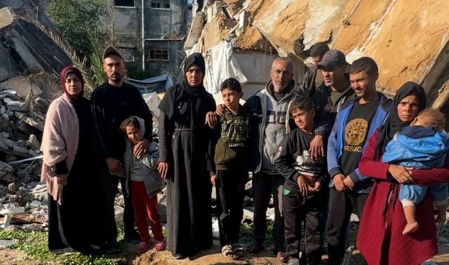 Família palestina ficou desabrigada após casa desabar na Faixa de Gaza atingida pela tempestade
