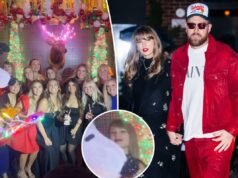 Fãs com olhos de águia veem Taylor Swift na foto do grupo WAG na festa de Natal do Chiefs Fãs com olhos de águia veem Taylor Swift na foto do grupo WAG na festa de Natal do Chiefs