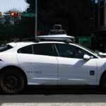 Federais investigam robotaxis Waymo por supostamente passar por ônibus escolares em Austin