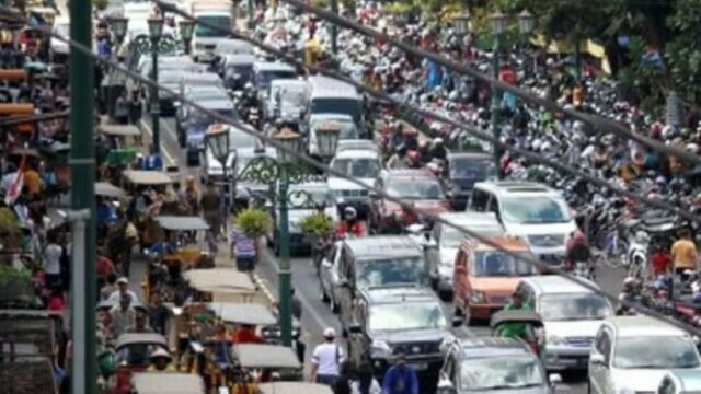 Feriados de Natal de 2025, fluxo de veículos para Yogyakarta explode para 2 milhões de unidades

