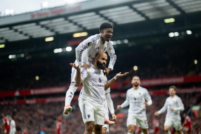 Bryan Mbeumo e Amad Diallo dançam Homer Simpson