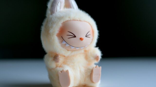 Filme de 'Labubu' recruta o diretor de 'Wonka' e 'Paddington', Paul King
