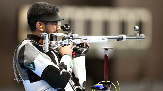 Final da Copa do Mundo ISSF: Aishwary Pratap Singh Tomar Final da Copa do Mundo ISSF: Aishwary Pratap Singh Tomar ganha prata no rifle 50m três posições