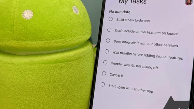 Finalmente troquei um aplicativo de tarefas pago por esta alternativa Um calendário em uma mesa com o logotipo do Google Agenda cercado por blocos de eventos coloridos que representam tarefas agendadas