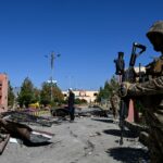 Forças afegãs e paquistanesas trocam tiros pesados ​​​​à medida que as tensões aumentam