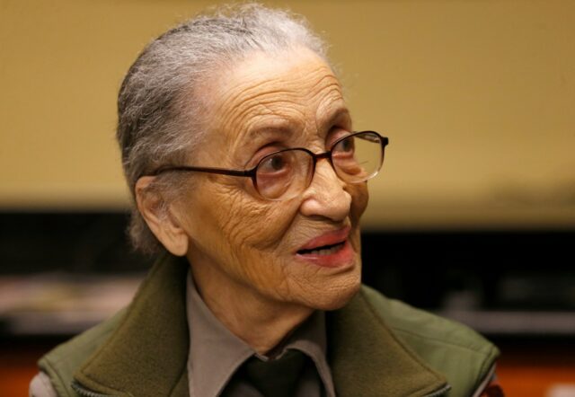 Betty Reid Soskin, 100, foi comemorada em sua aposentadoria como a guarda florestal ativa mais antiga do país, no sábado, 16 de abril de 2022, no Craneway Pavilion em Richmond, Califórnia.