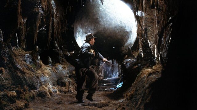 Funcionário da Disney World é atingido por uma rocha de 400 libras durante mau funcionamento do show de acrobacias de 'Indiana Jones'
