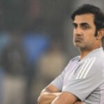 Gambhir deveria ser como um técnico para os jogadores, não como um técnico: Kapil Dev
