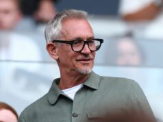 Gary Lineker diz que o Man Utd se livrou de três jogadores que se tornaram tão bons agora Scott McTominay e o atacante emprestado do Manchester United Rasmus Hojlund após a partida da Série A entre Napoli e Juventus no Stadio Diego Armando Maradona em 2025 em Nápoles, Itália.