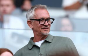 Gary Lineker diz que o Man Utd se livrou de três jogadores que se tornaram tão bons agora Scott McTominay e o atacante emprestado do Manchester United Rasmus Hojlund após a partida da Série A entre Napoli e Juventus no Stadio Diego Armando Maradona em 2025 em Nápoles, Itália.