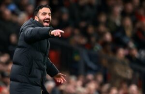 Um garoto-prodígio do Man Utd está prestes a ser libertado após o ajuste tático de Ruben Amorim contra o Bournemouth Ruben Amorim em Old Trafford durante empate com o Bournemouth