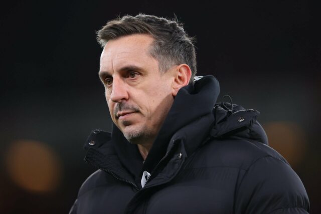 Matheus Cunha e Mason Mount com seus companheiros durante a partida da Premier League entre Aston Villa e Manchester United no Villa Park em 2025 em Birmingham, Inglaterra.