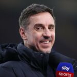 Matheus Cunha e Mason Mount com seus companheiros durante a partida da Premier League entre Aston Villa e Manchester United no Villa Park em 2025 em Birmingham, Inglaterra.