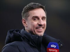 Gary Neville instantaneamente ‘surpreendido’ por algo que o Man Utd fez envolvendo dois jogadores contra o Aston Villa na derrota por 2-1 Matheus Cunha e Mason Mount com seus companheiros durante a partida da Premier League entre Aston Villa e Manchester United no Villa Park em 2025 em Birmingham, Inglaterra.