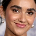 Geraldine Viswanathan se junta à comédia Peacock 'Dig' de Amy Poehler e Mike Schur
