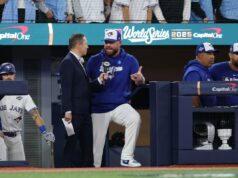 Gerente do Blue Jays dá um leve golpe no locutor dos Dodgers, Joe Davis John Schneider
