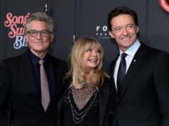 Goldie Hawn e Kurt Russell Sparkle durante rara aparição familiar em Nova York Hora da família! Kate Hudson faz compras com namorado Danny Fujikawa, Goldie e Kurt