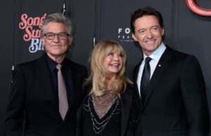 Goldie Hawn e Kurt Russell Sparkle durante rara aparição familiar em Nova York Hora da família! Kate Hudson faz compras com namorado Danny Fujikawa, Goldie e Kurt