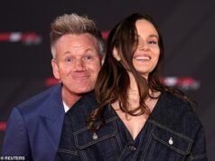 Gordon Ramsay fala sobre o quão ‘orgulhoso’ ele está da filha Holly em uma homenagem comovente enquanto se prepara para dar as boas-vindas oficialmente a Adam Peaty à família antes do casamento do casal Gordon Ramsay falou emocionado sobre o quão 'orgulhoso' ele está da filha Holly em uma homenagem comovente enquanto se prepara para dar as boas-vindas oficialmente a Adam Peaty à família antes do casamento do casal no sábado.