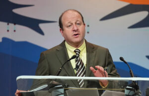 Governador do Colorado acusa Trump de fazer ‘jogos políticos’ após negações de pedido de desastre Yahoo news home