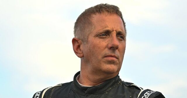 Greg Biffle, esposa e filhos da NASCAR estavam a bordo Avião pertencente à lenda da NASCAR Greg Biffle cai e pega fogo na Carolina do Norte