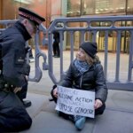 Greta Thunberg é presa apoiando prisioneiros palestinos em greve de fome durante protesto em Londres