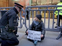 Greta Thunberg é presa apoiando prisioneiros palestinos em greve de fome durante protesto em Londres Greta Thunberg é presa apoiando prisioneiros palestinos em greve de fome durante protesto em Londres