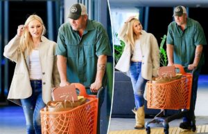 Gwen Stefani e Blake Shelton encerraram rumores de separação com saídas de compras Gwen Stefani e Blake Shelton encerraram rumores de separação com saídas de compras