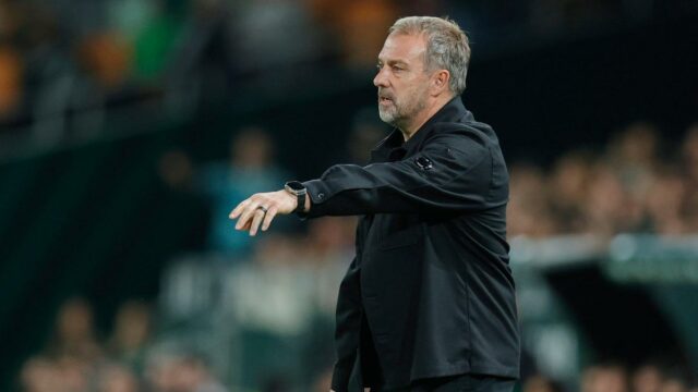 Hansi Flick diz que a defesa do Barcelona está em “outro nível” agora
