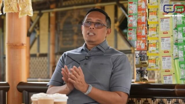 Hasan Nasbi diz que o hábito de comer frituras e Hasan Nasbi diz que o hábito de comer frituras e beber café desencadeia florestas desnudadas e uma enxurrada de críticas de internautas