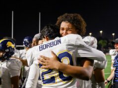 Heartbreaker: Lincoln desiste do TD no último minuto, perde a final estadual 6-AA Kyan Phillips (21) do Lincoln pega a bola contra Brandon Revelas (11) do Valley Center no segundo quarto durante o jogo do campeonato estadual de futebol da Divisão 6-AA no Fullerton Union High School District Stadium em Fullerton, Califórnia, na sexta-feira, 12 de dezembro de 2025. (Shae Hammond/Bay Area News Group)