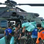 Helicóptero Caracal da Força Aérea da Indonésia distribui 4 toneladas de ajuda para áreas de difícil acesso no centro de Aceh