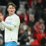 Scott McTominay no aquecimento frente ao Benfica