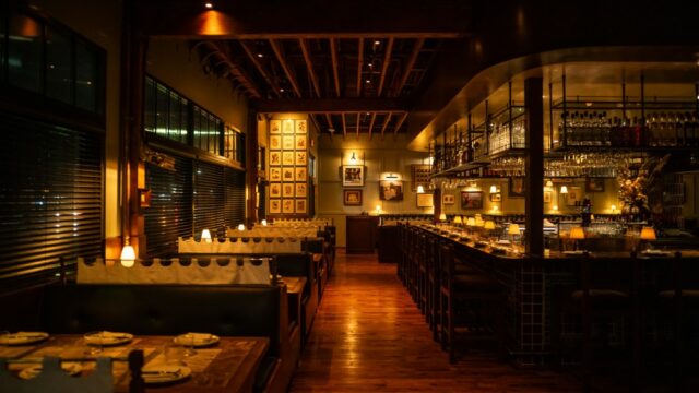 Hermon's: um bistrô sofisticado surge no nordeste de Los Angeles Hermon's: um bistrô sofisticado surge no nordeste de Los Angeles depois que os planos para um restaurante em Malibu viraram fumaça