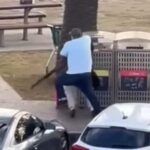 Depois de se esconder atrás de um carro, o homem atacou o atirador e arrancou uma arma