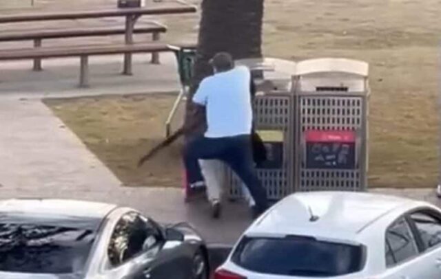 Herói do momento enfrenta atirador de Bondi Beach Depois de se esconder atrás de um carro, o homem atacou o atirador e arrancou uma arma