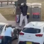 Herói se aproxima furtivamente do atirador de Bondi Beach e arranca a arma dele