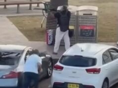 Herói se aproxima furtivamente do atirador de Bondi Beach e arranca a arma dele Herói se aproxima furtivamente do atirador de Bondi Beach e arranca a arma dele