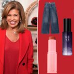 Uma mulher vestindo uma jaqueta bege, camiseta branca, jeans de perna larga e sandálias marrons.