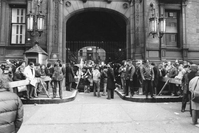 Hoje na História: 8 de dezembro, John Lennon morto a tiros
