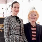 Holland Taylor apoia Sarah Paulson na cerimônia da Calçada da Fama de Hollywood