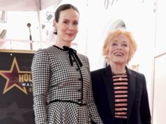 Holland Taylor apoia Sarah Paulson na cerimônia da Calçada da Fama de Hollywood Holland Taylor apoia Sarah Paulson na cerimônia da Calçada da Fama de Hollywood