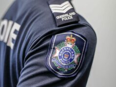 Homem acusado de agarrar menina de 12 anos em Gold Coast Homem acusado de agarrar menina de 12 anos em Gold Coast