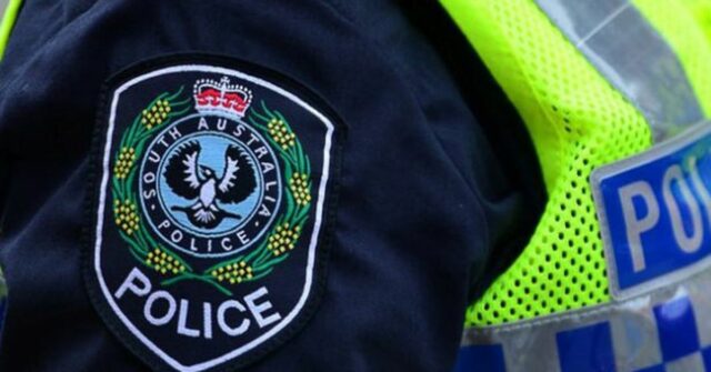 Homem acusado de assassinato após mulher ser encontrada morta em casa de Adelaide
