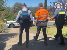 Homem acusado de supostamente fazer saudações nazistas em público O homem supostamente realizou duas saudações nazistas separadas dirigidas a indivíduos nos shopping centers suburbanos de Canberra.